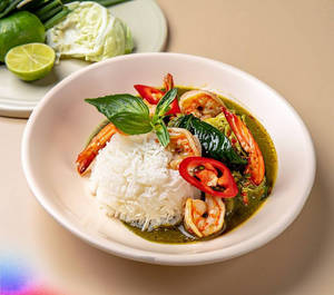 Pad Kiew Wan Kung ( Thai Green Curry Prawn Stir-fry With Steamed Rice )