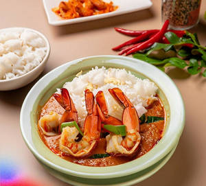 Pad Phed Kung ( Thai Red Curry Prawn Stir-fry With Steamed Rice )