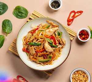 Bah Mee Pad Kee Mao Gai ( Spicy Chilli Garlic Chicken Ramen )