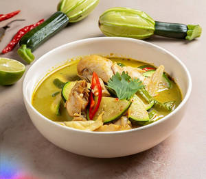 Gaeng Kiew Wan Gai ( Thai Chicken Green Curry )