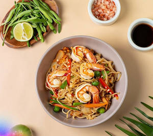 Pad Kee Mao Kung ( Prawn Thai Drunken Rice Noodles )