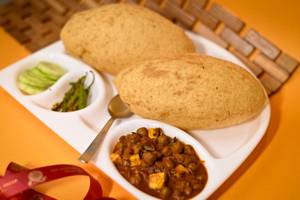 Chola Bhatura