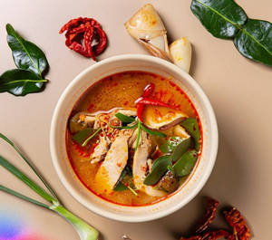Tom Yum Gai ( Spicy & Tangy Thai Chicken Soup )
