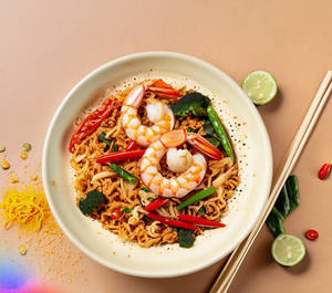Bah Mee Pad Kee Mao Kung ( Spicy Chilli Garlic Prawn Ramen )