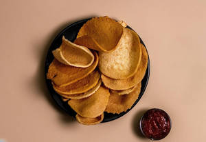Khao Krieb Kung ( Thai Prawn Crackers With Chilli Dip )