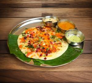 Tomato Uttapam (Served With White Chutney, Laal Chutney And Sambhar) 
