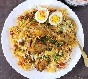 Chicken Hyderabadi Biryani With Coke Soft Beverage [250 Ml]