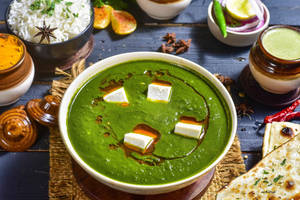Premium Lehsuni Palak Paneer Desi Ghee Preparation