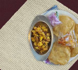 Aloo jeera dry with 6 poori