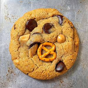Salted Caramel Pretzel Cookie (Pretzel Panic)
