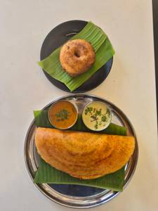 Masala Dosa With Uddin Vada