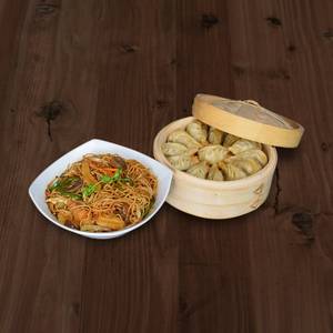 Veg Noodles With Veg Momos [12 Pieces]       