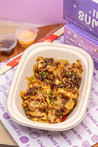 Veg Wonton In Sichuan Chilly Oil [6 Pieces]