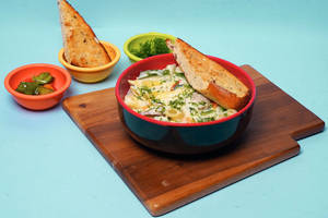 Combo Roasted Veggie Alfredo Pasta + Garlic Bread