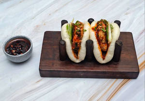 Chilli Crab & Prawns Bao (2 Pcs)