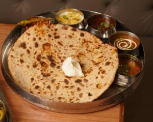 Aloo Tandoori Parantha Thali