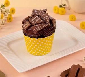 Kitkat Cup Cake