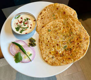 Aloo Parantha(2 Pcs) With Dahi