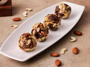 Dry Fruit Laddu