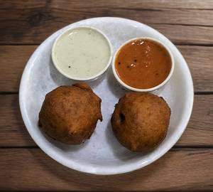 Masala Bonda (2 Pieces)