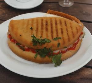 Paneer Kulcha (1 Pc)