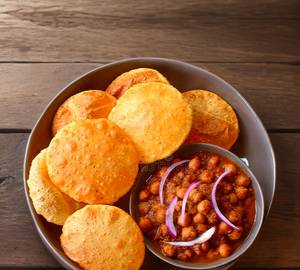 Chana/cholle masala (350 g with 6 poori)