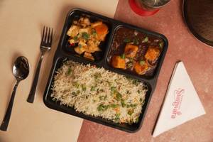Chilli Paneer With Fried Rice/Noodles