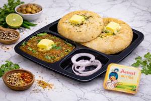 Butter Chhole Kulche