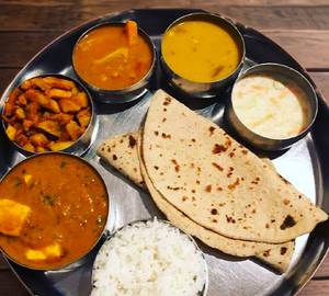 5 Roti Dal Sabji
