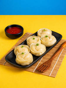 Veg Momos [6 Pcs]