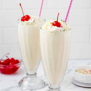 Vanila Milk Shake With Ice Cream