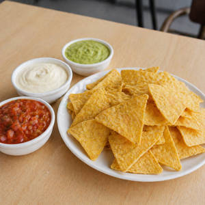 Salted Nachos With Salsa & Dips