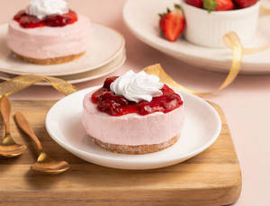 Strawberry Cheesecake Mini Bento [100 Gm]