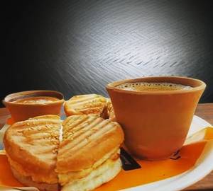 Bun Makhhan With Tea