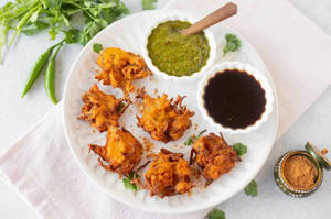 Pyaz Pakodi ( 8 Pcs )