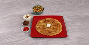 2 Tandoori Paneer Payaz Paratha With Chola