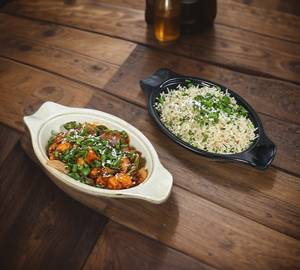 Veg fried rice with chilli paneer [4 pieces]
