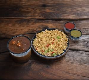 Veg fried rice with veg manchurian [4 pieces]