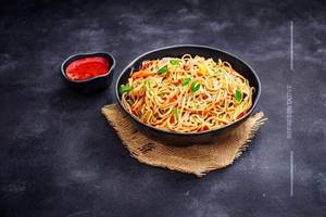 Chilli Garlic Noodles [Chicken]