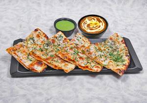 Amritsari Kulcha [1] With Makhani Daal