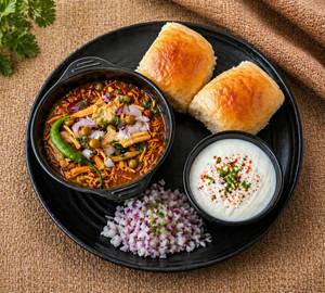 Dahi Puneri Misal Pav