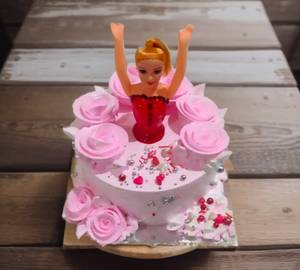 Doll Strawberry Cake [500 Grams]