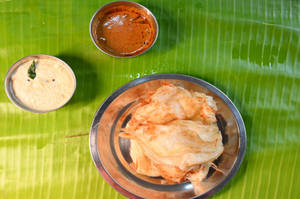 Bun Parotta ( 2 Pcs ) With Veg Kurma