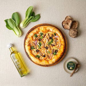 Shitake & Truffle Trek Pizza