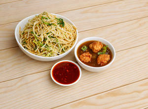 Vegetable Noodles + Paneer Manchurian (4 Pcs)