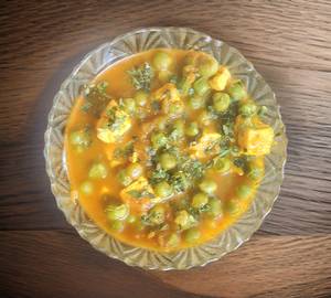Matar paneer sabzi [400 ml]