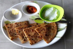 Aloo Pyaaz Paratha