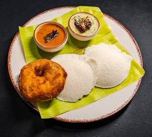 Idli [2 Pieces] With Vada [1 Piece]