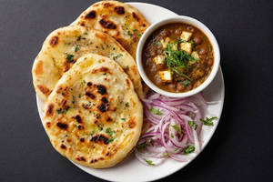 Paneer Kulche With Chole