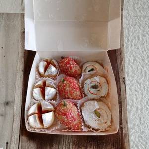 Mix Sweets Square Box (Small)